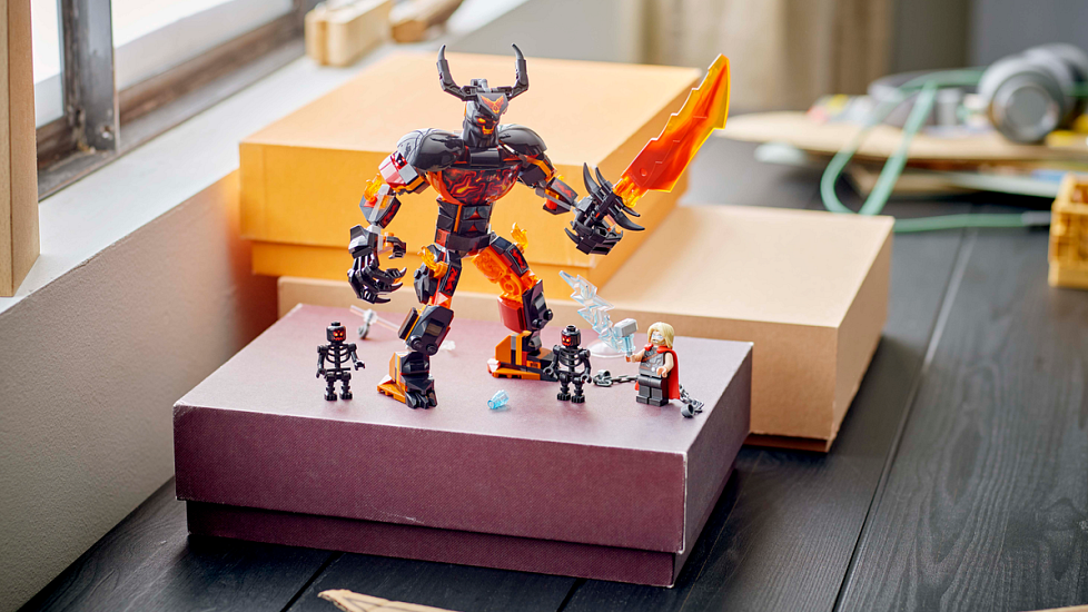 LEGO Sestavitelná figurka: Thor vs. Surtur